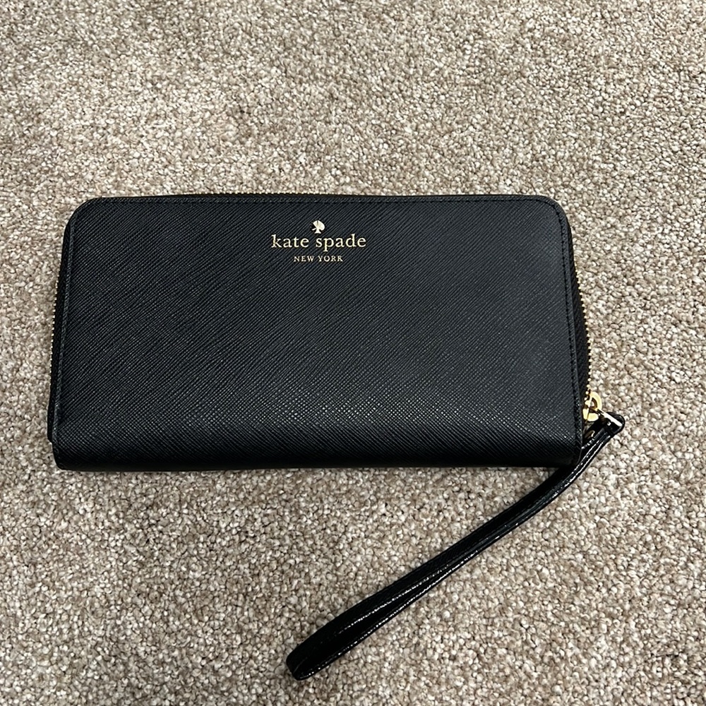 Kate spade wristlet fits iPhone 13 max